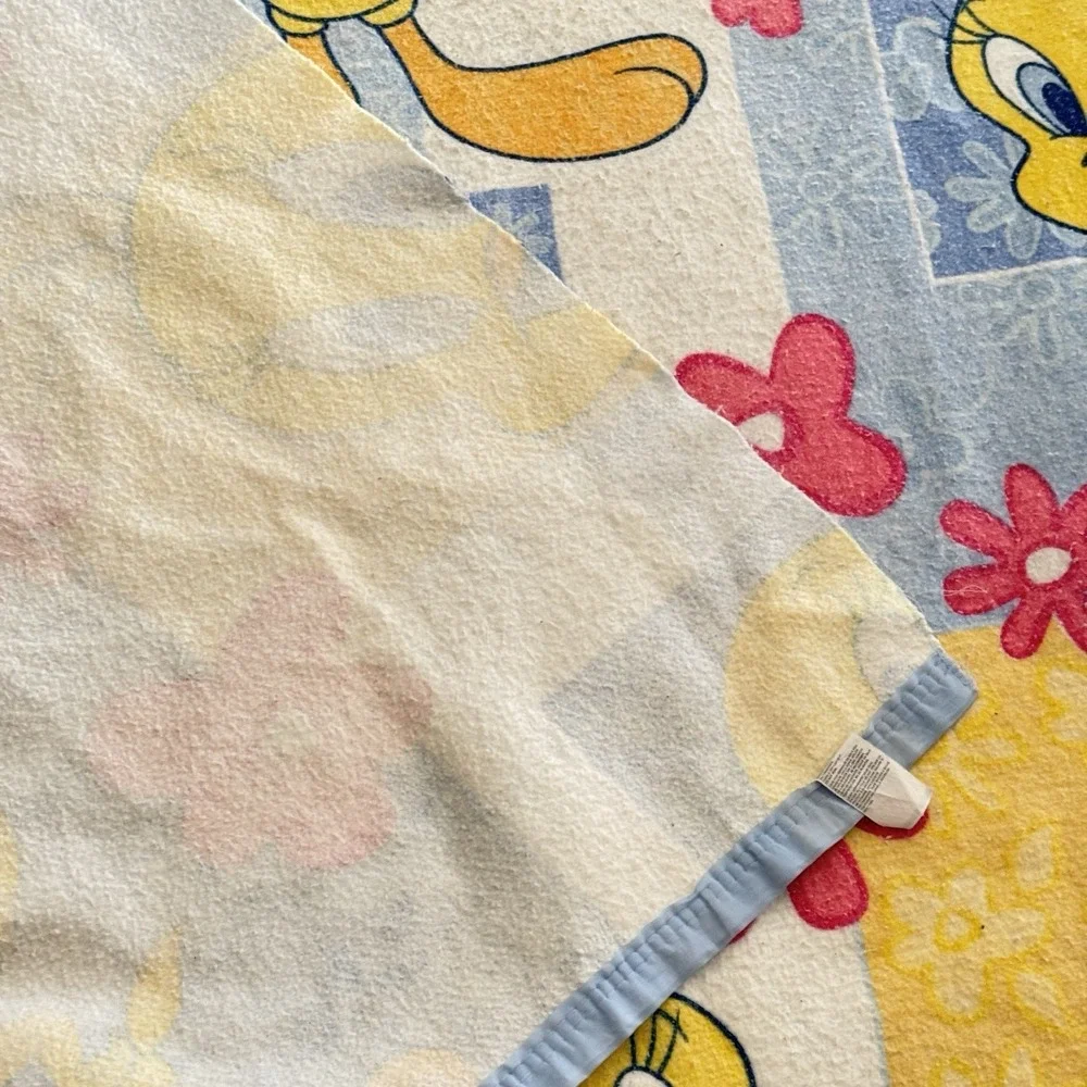 Vintage Looney Tunes Tweety Bird Flowers Blanket Made in USA 84x 74
